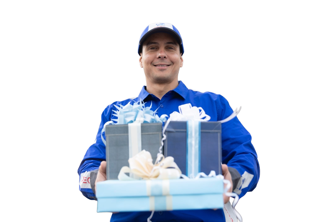 Persona celebrando con los brazos en alto